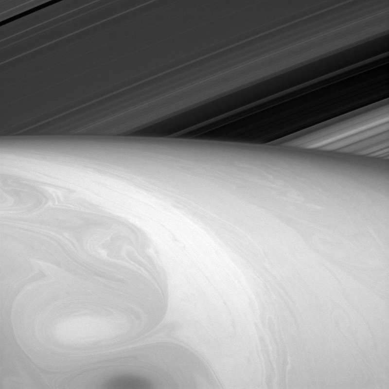 Illustration for article titled Two-mile-high structures rising on Saturn's rings